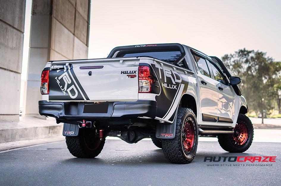 TOYOTA-HILUX-4WD-ZEPHYR-CANDY-RED-WITH-MATTE-BLACK-RING